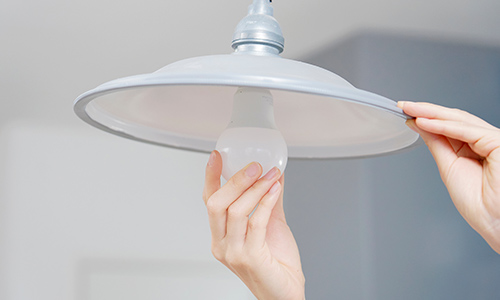 電球を交換しても電気がつかない…