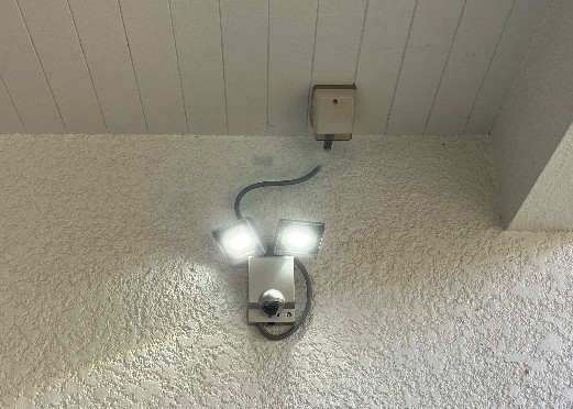 防犯ライトの取付工事を行いました　－阿蘇市赤水 Ｎ様邸